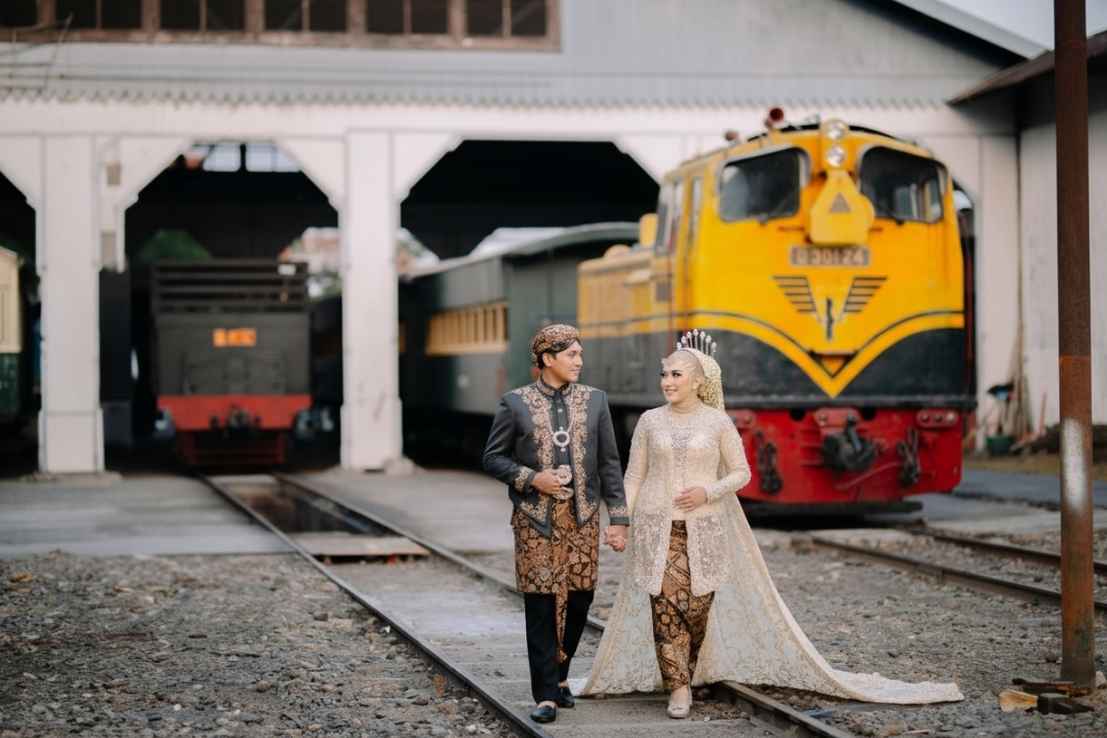 Prewedding Outdoor - "Golden Glow"